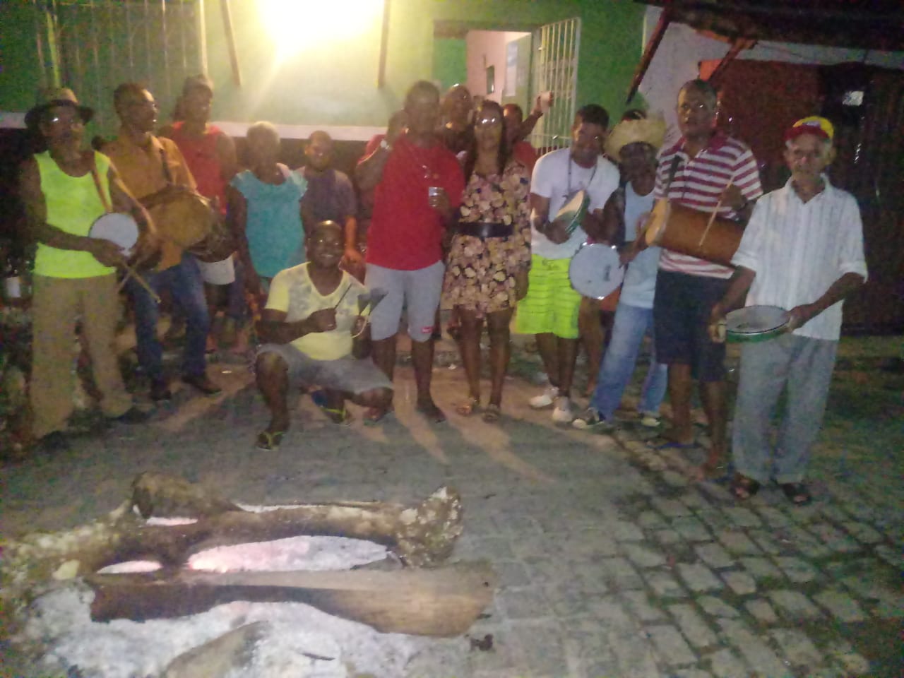 GONGOGI: Mestre Romeu é imortalizado na cultura do samba de roda com percussão e sambadeiras
